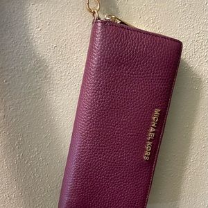 Plum Michael KORS wristlet